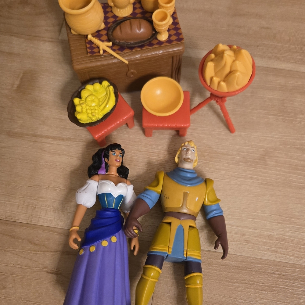 Disney Esmeralda & Phoebus Figures with Yellow & Purple Accessories